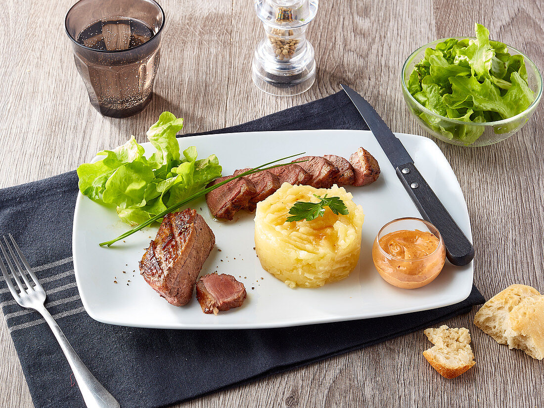 Duck breast with mashed potatoes
