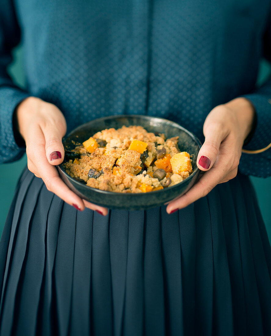 Pumpkin crumble with chestnuts