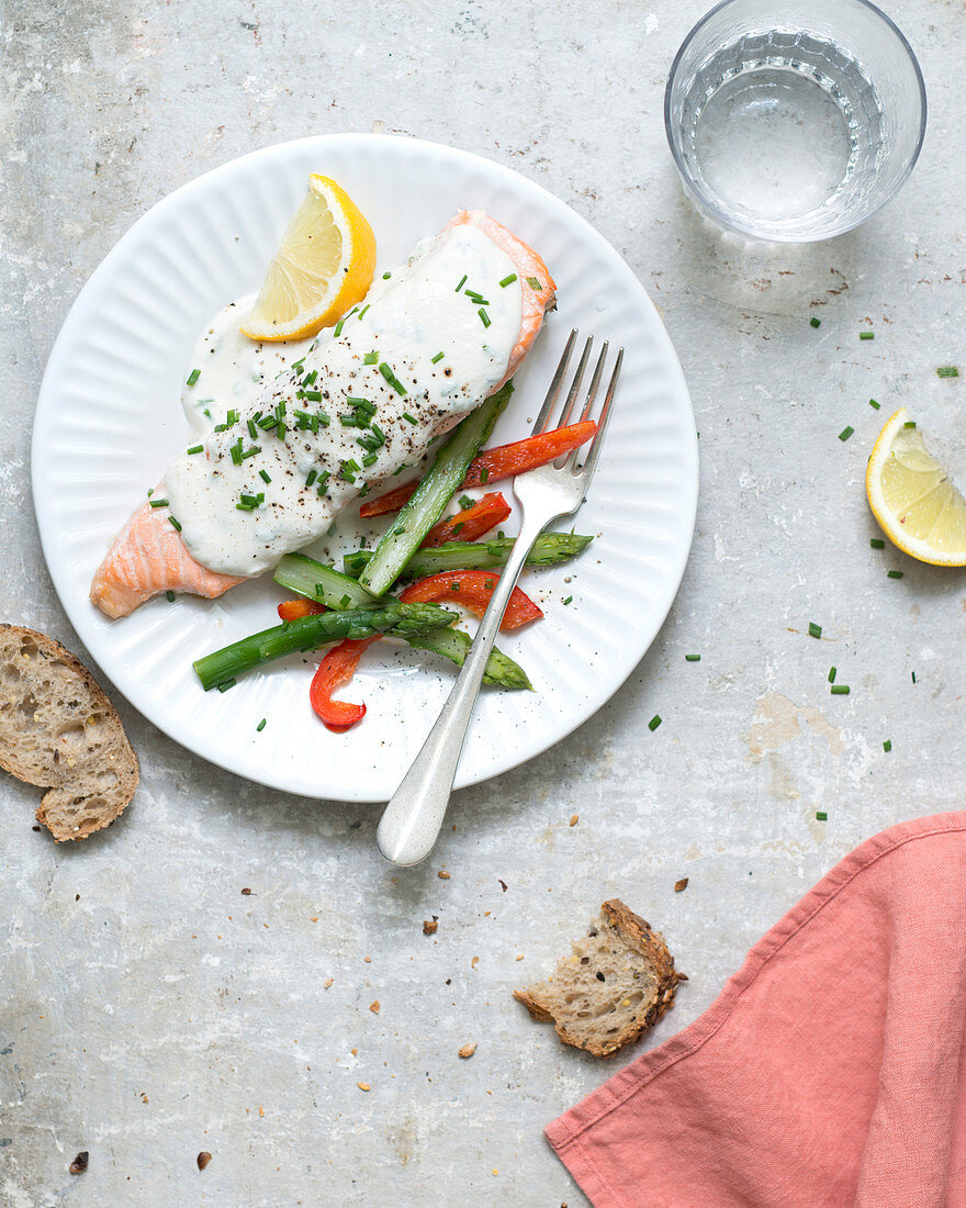 Salmon steak with cream sauce and asparagus and pepper strips