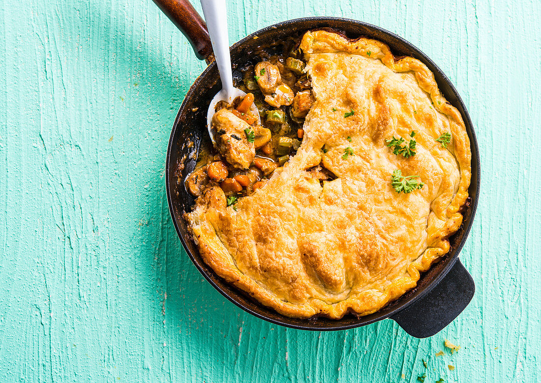 Pastry with chicken, mushrooms and celery