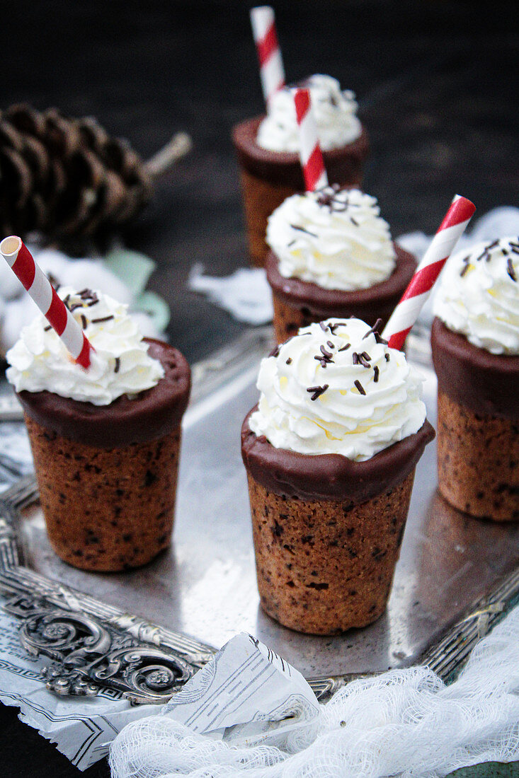 Winter chocolate biscuit cups with cream and straws