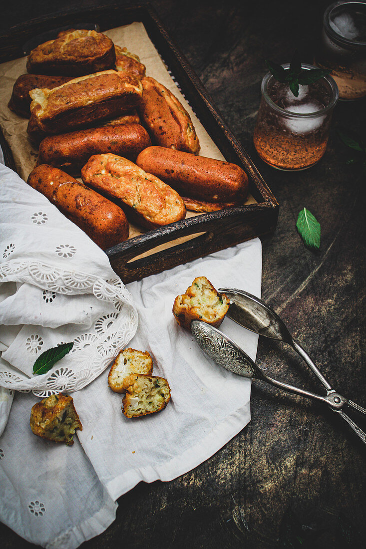 Savoury mini cakes with courgette, goat’s cheese and mint