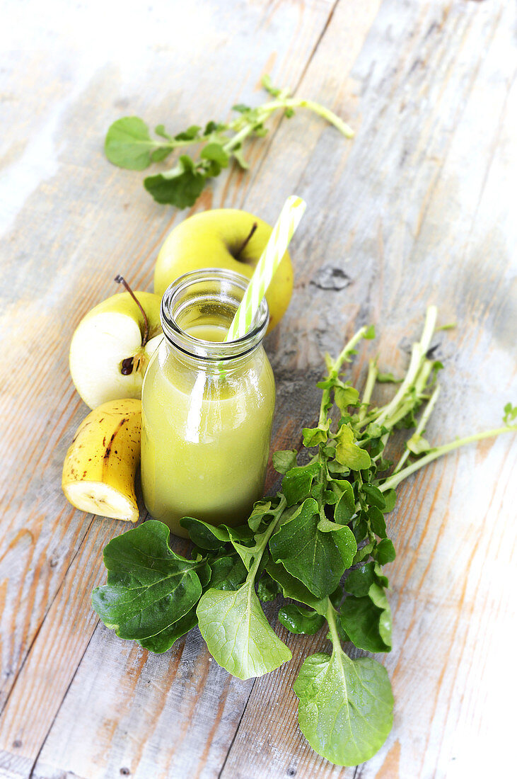 Fruit smoothie with watercress, apple and banana