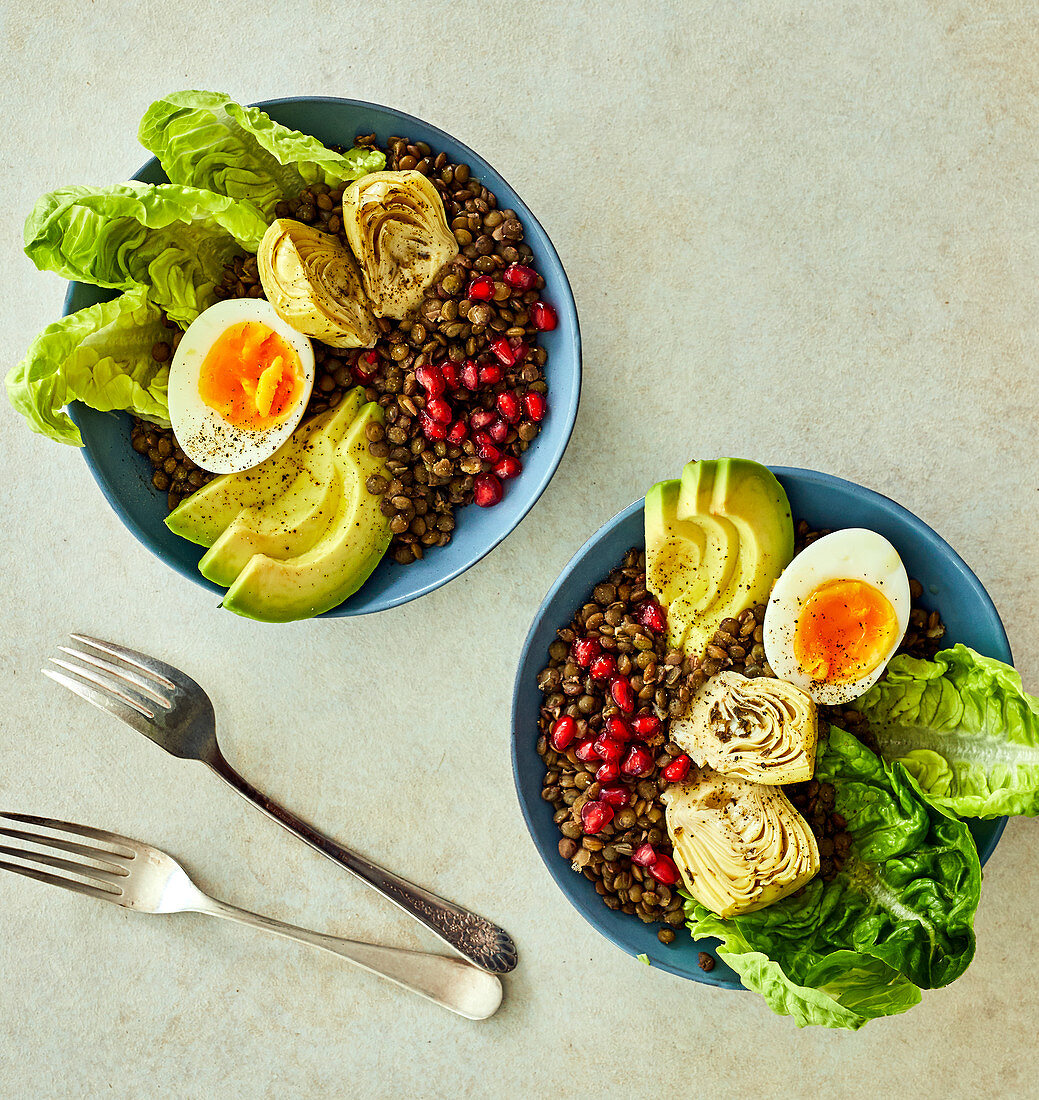 Buddha bowl with lentils, avocado, artichoke and eggs