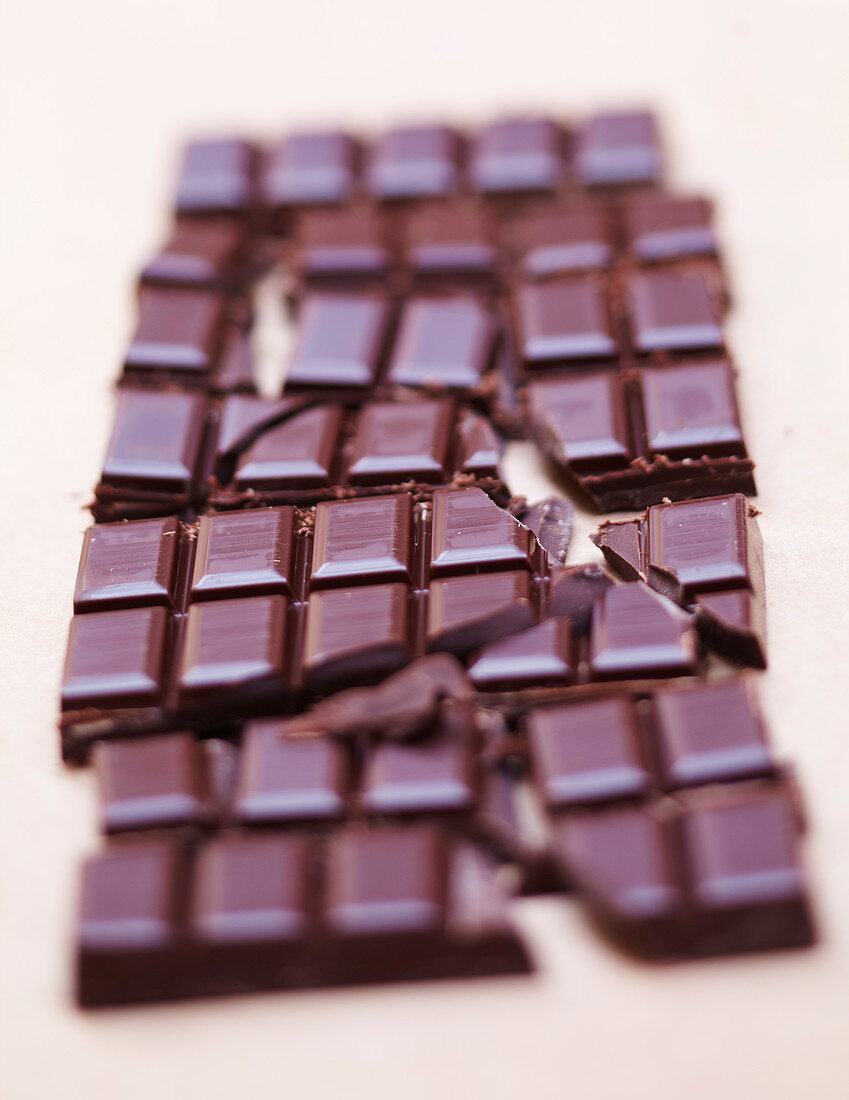 Tafel Schokolade, in Stücke gebrochen
