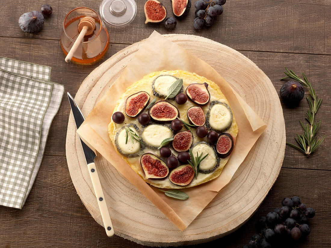 Spicy polenta cake with figs and goat’s cheese