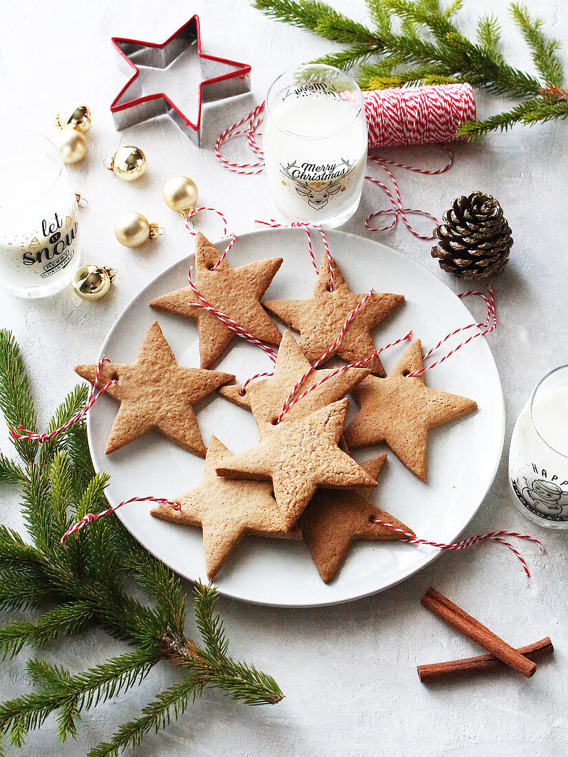 Christmas star biscuits with orange and ginger