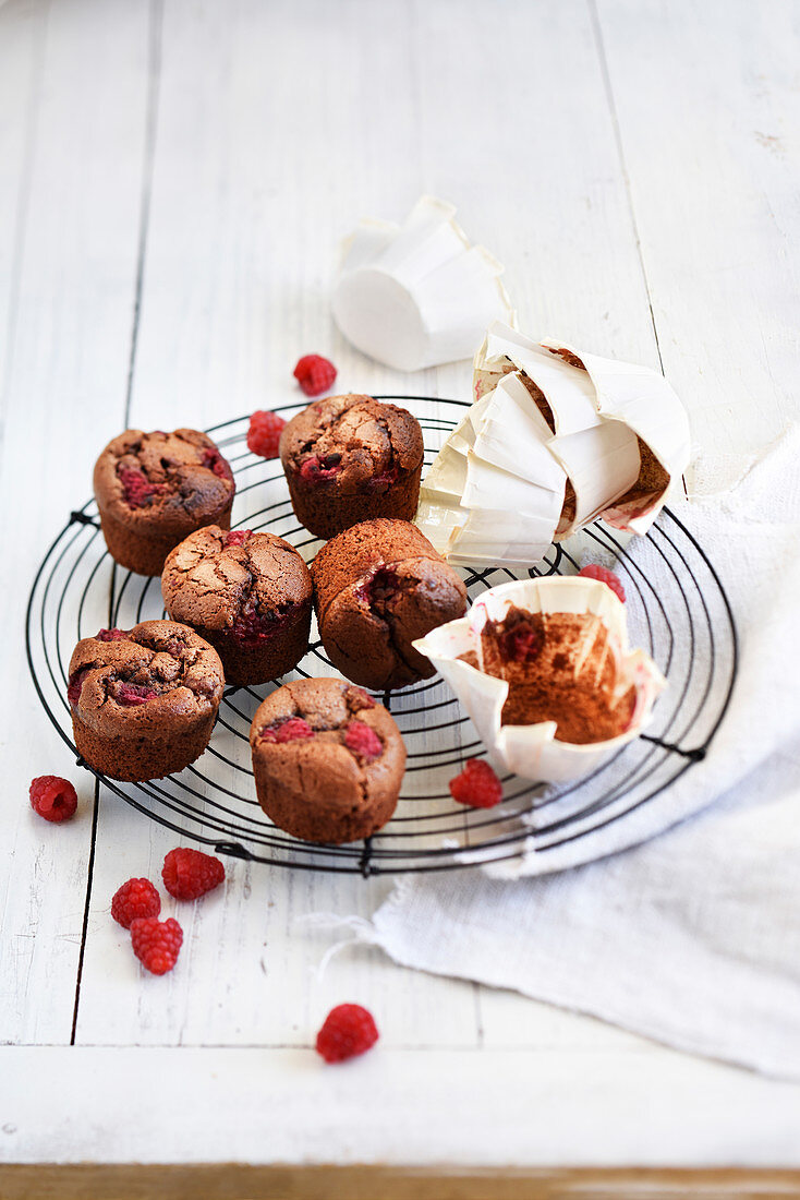 Chocolate muffins with raspberries