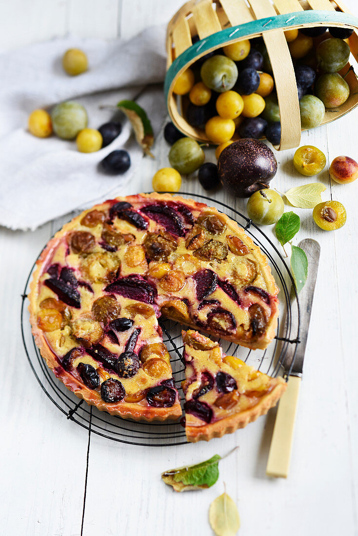 Tart with various plums and almond cream