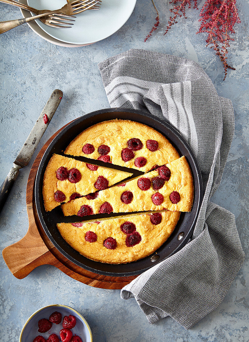 Omelette with raspberries