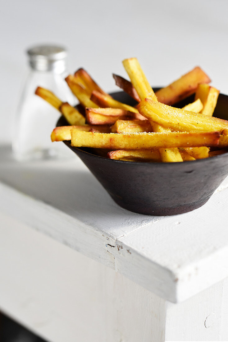 Parsnip fries with turmeric