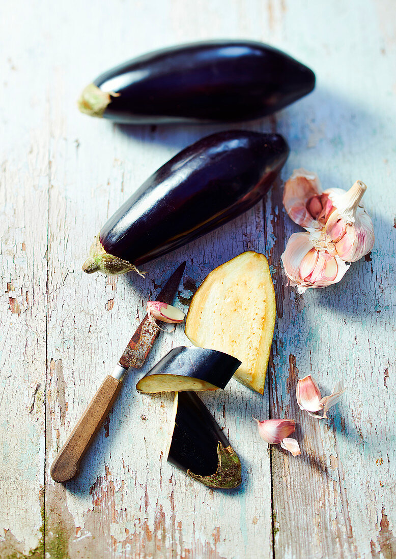 Fresh aubergines and garlic