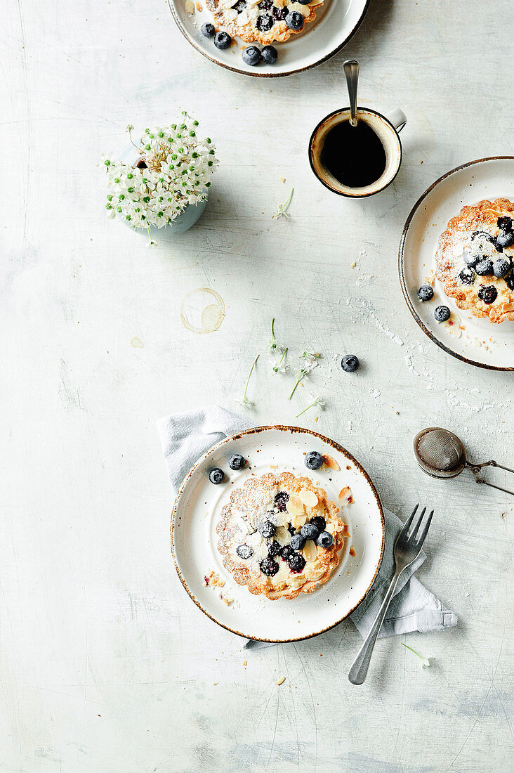 Almond tartlet with blueberries