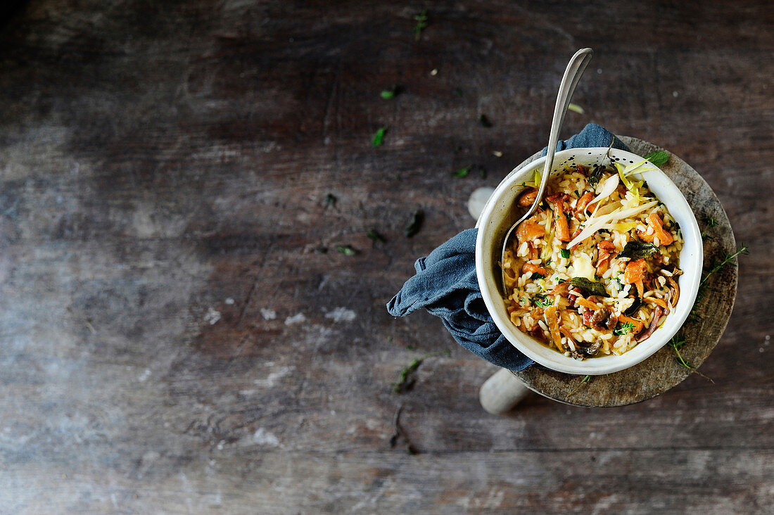 Risotto with endive and mushrooms