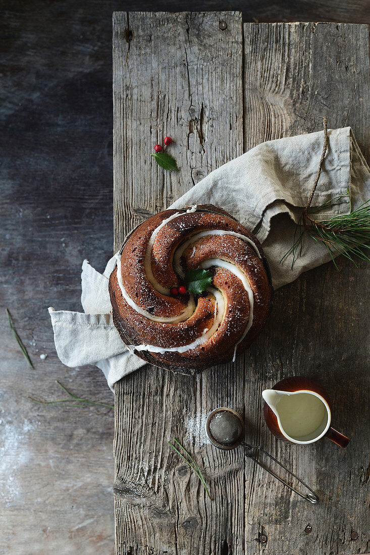 Marble cake with cream filling