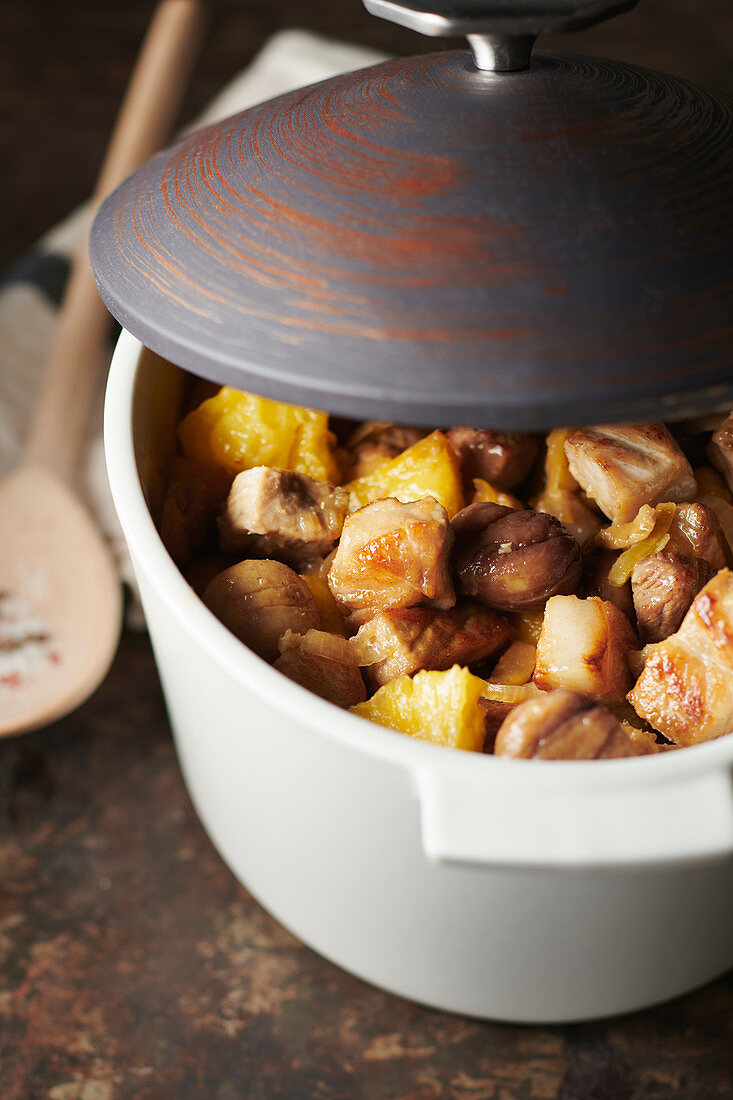 Pork sauté with pineapple and chestnuts