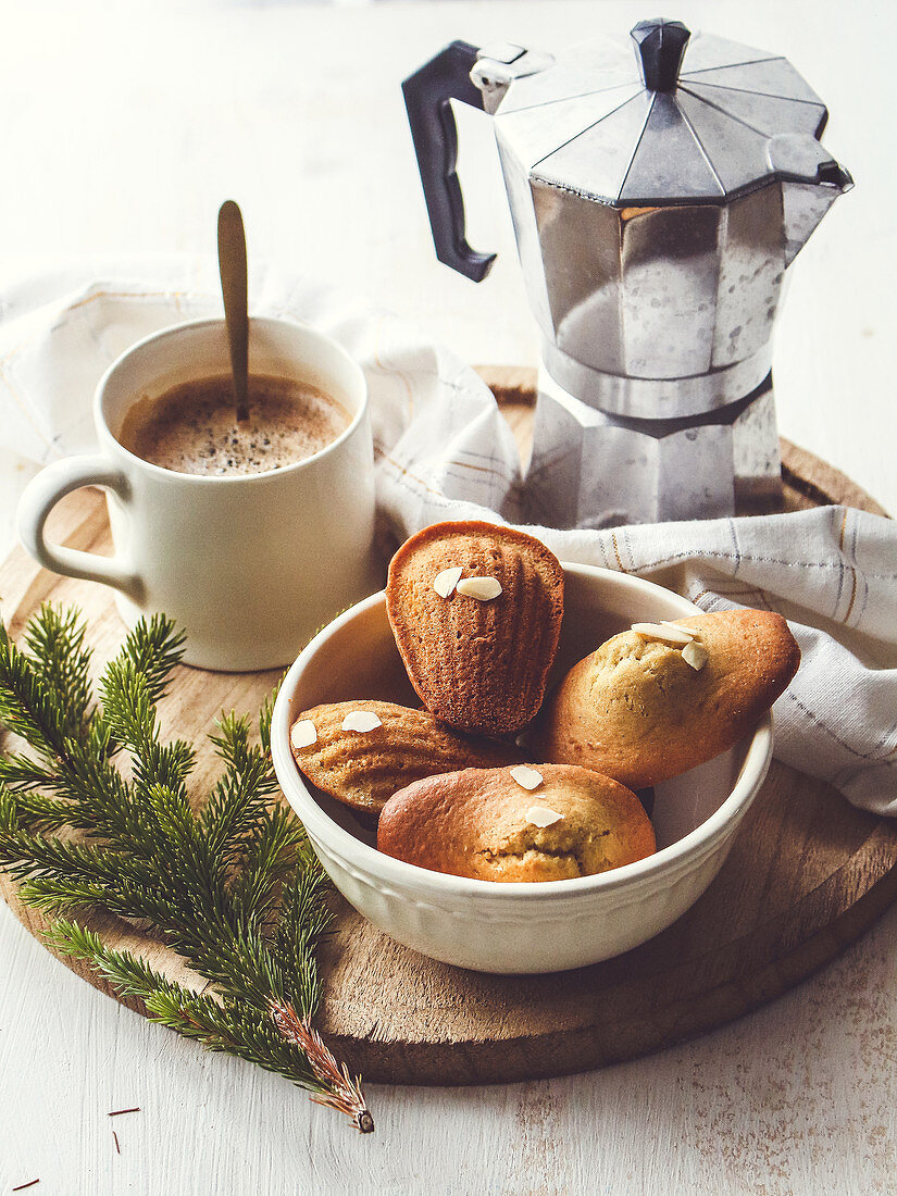Almond madeleines with coffee