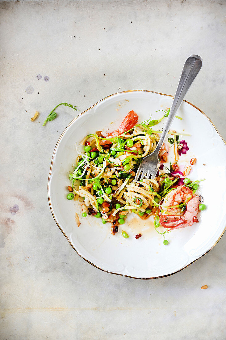 Spaghetti mit Garnelen und Erbsen