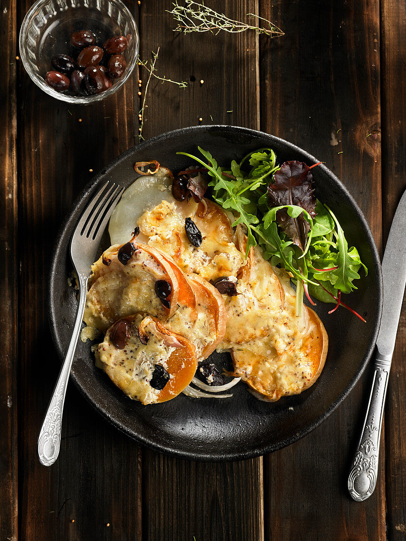 butternut au gratin with Gruyère cheese and black olives