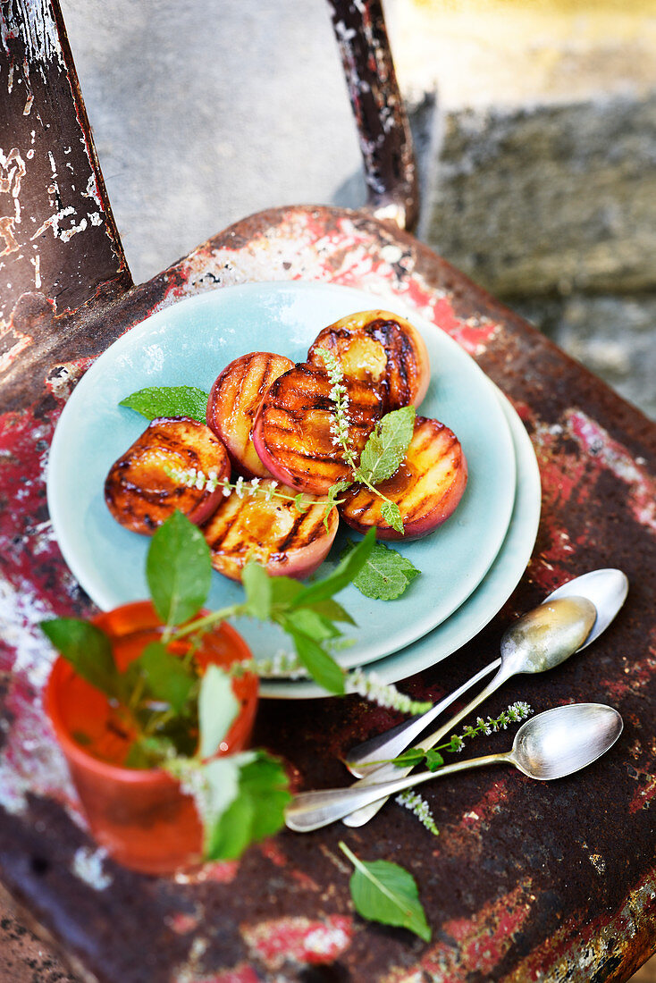 Peaches roasted with honey and mint