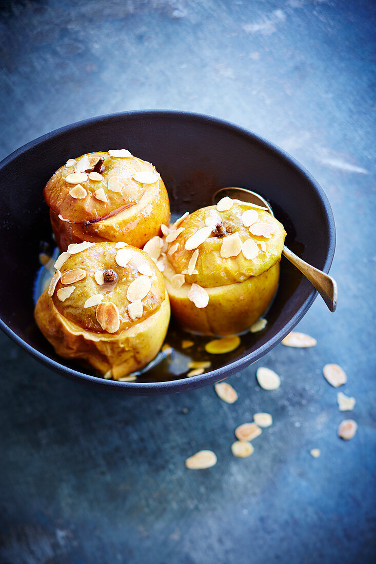 Bratäpfel mit Mandeln