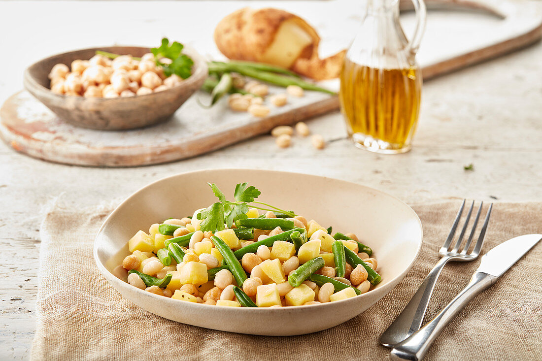 Potato salad with chickpeas and green beans