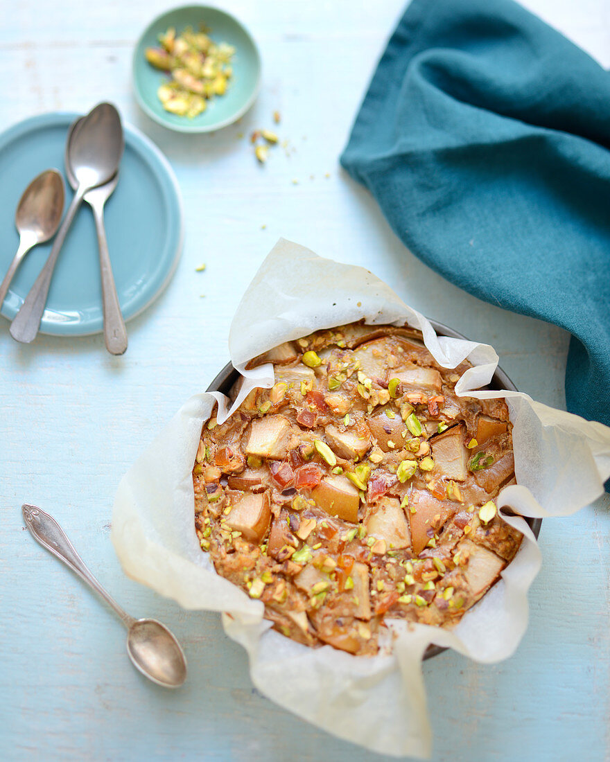 Apfel-Clafoutis mit Pistazien