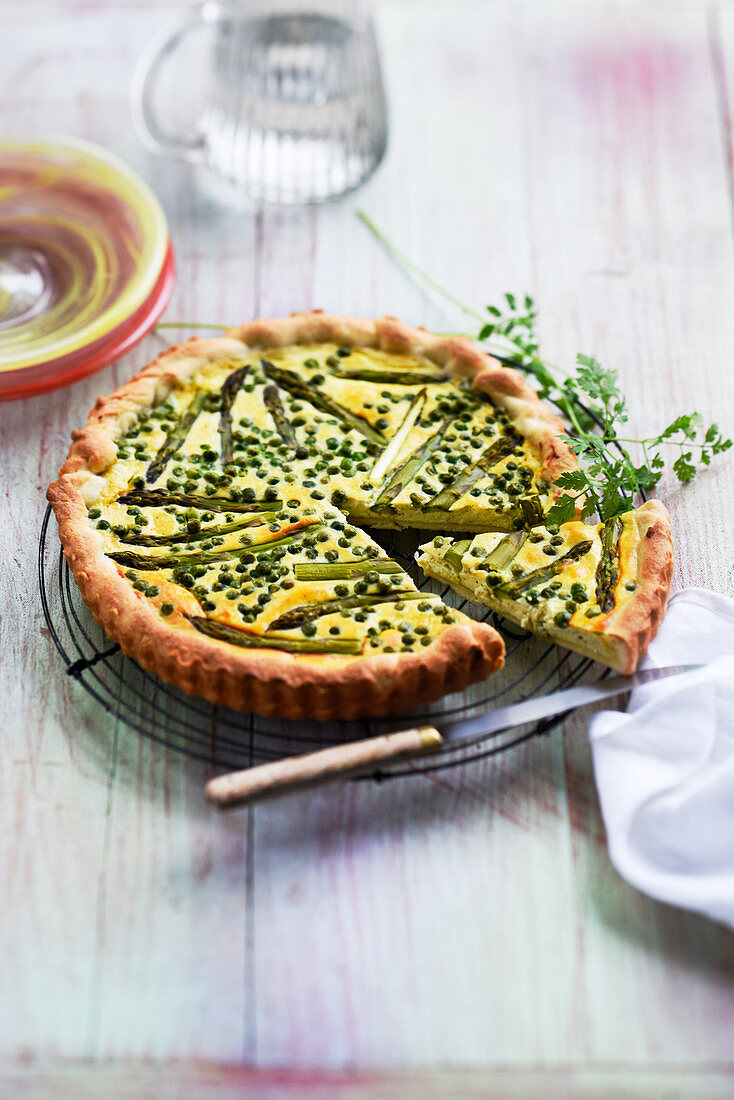 Ricotta-Quiche mit Erbsen, Spargel und Curry