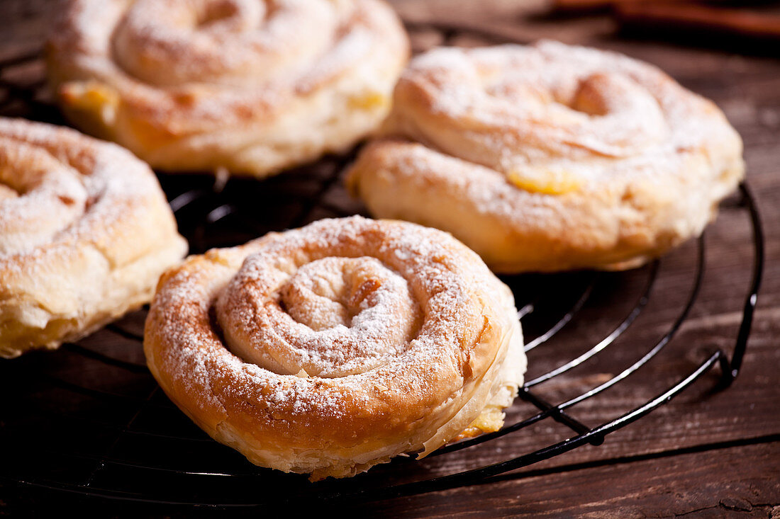 Gebäckschnecken mit Cremefüllung