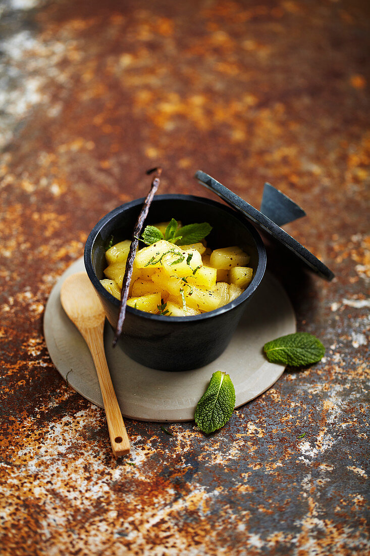 Pineapple cocotte with vanilla and mint