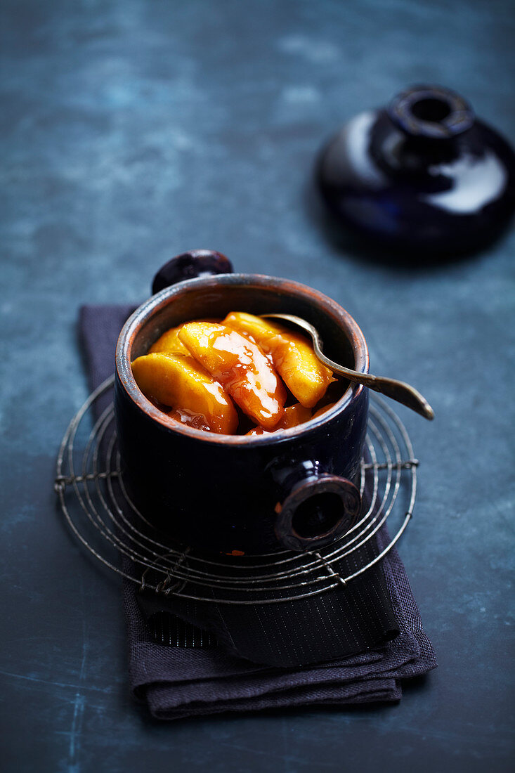 Apple cocotte with caramel