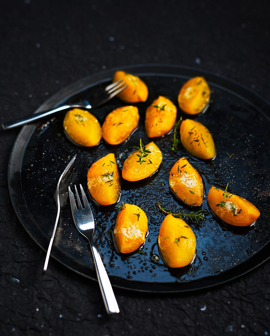 Roasted apricots with thyme