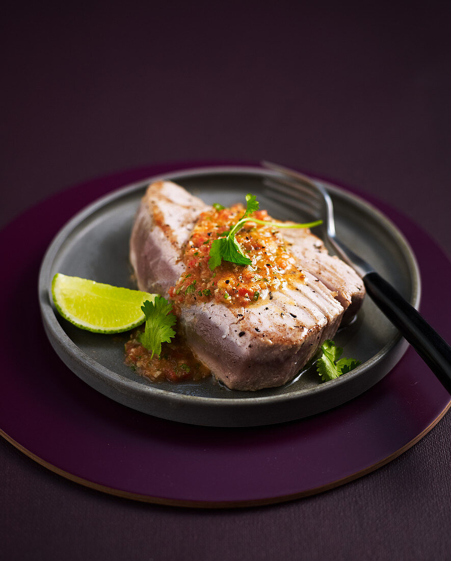 Tuna steak with coriander and chilli sauce