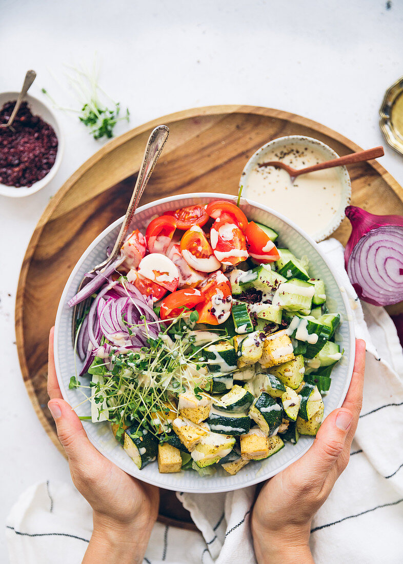 Gemüsesalat in Salatschüssel