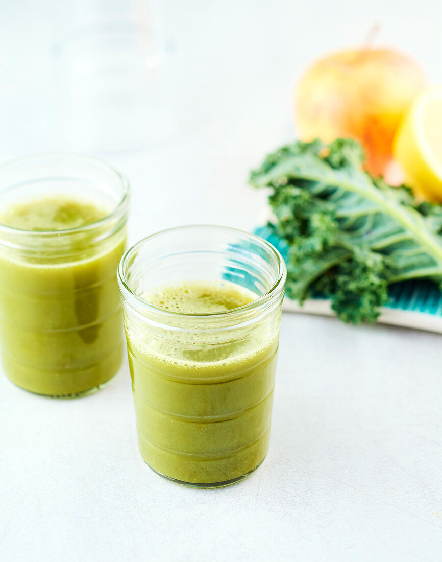 Detox juice of fennel, kale, parsley, apple and lemon