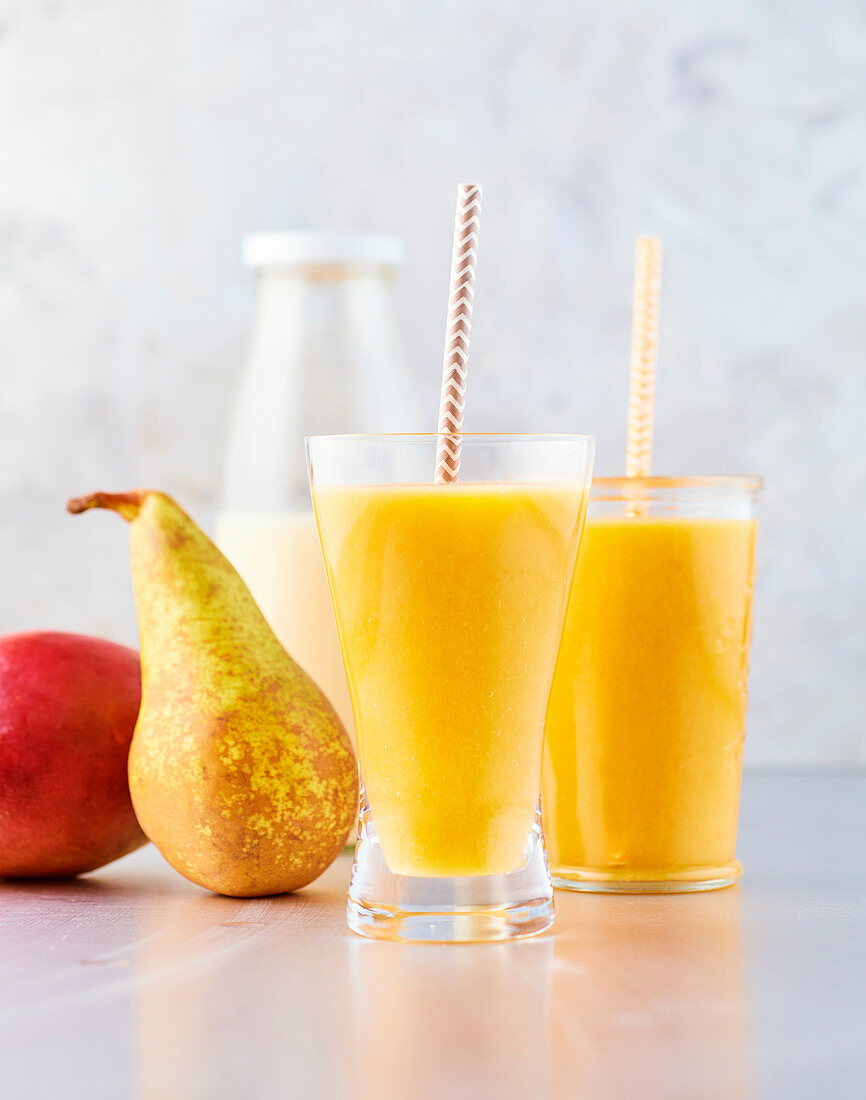 Vegane Dinkelmilch mit Mango und Birnen