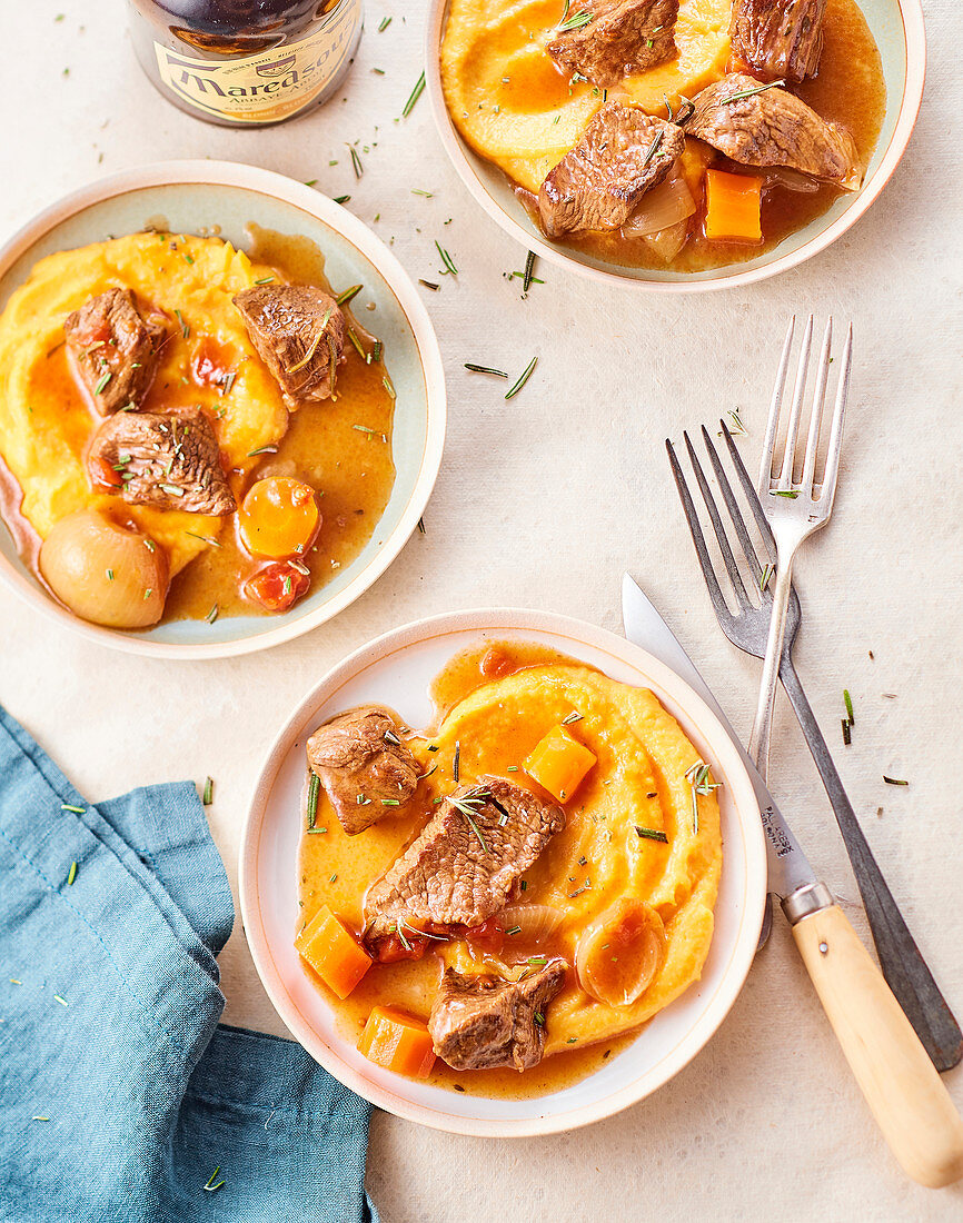 Beef with beer and mashed carrots