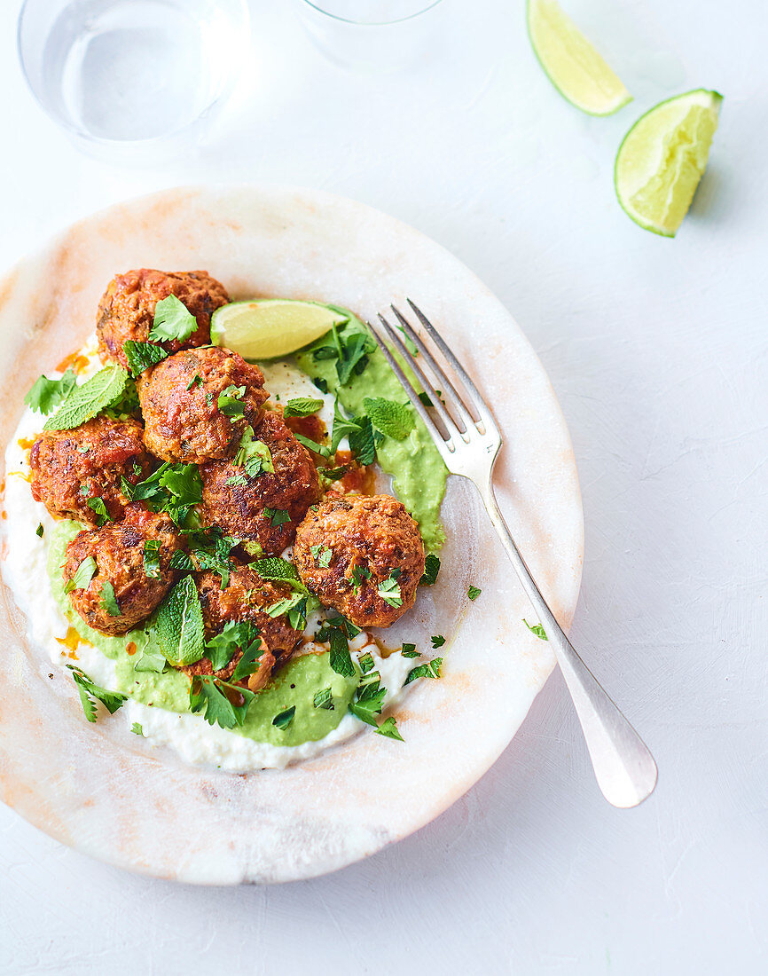 Lamb meatballs with peas