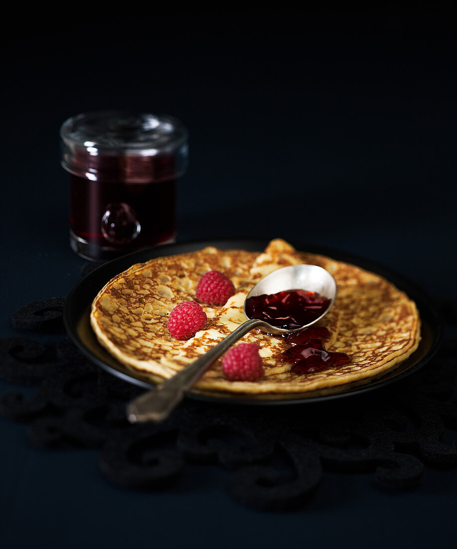 Pancake with redcurrant jelly
