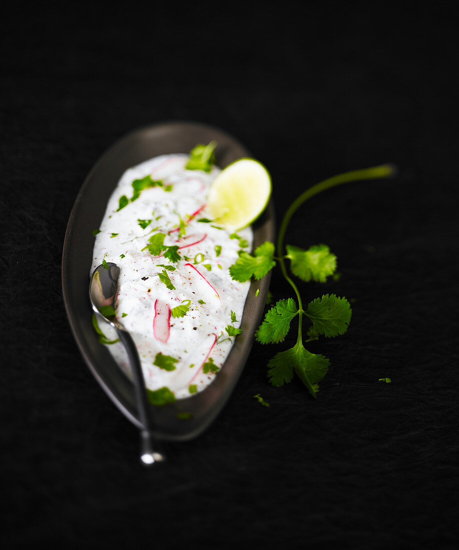 Radieschen-Raita mit Koriander (Indien)