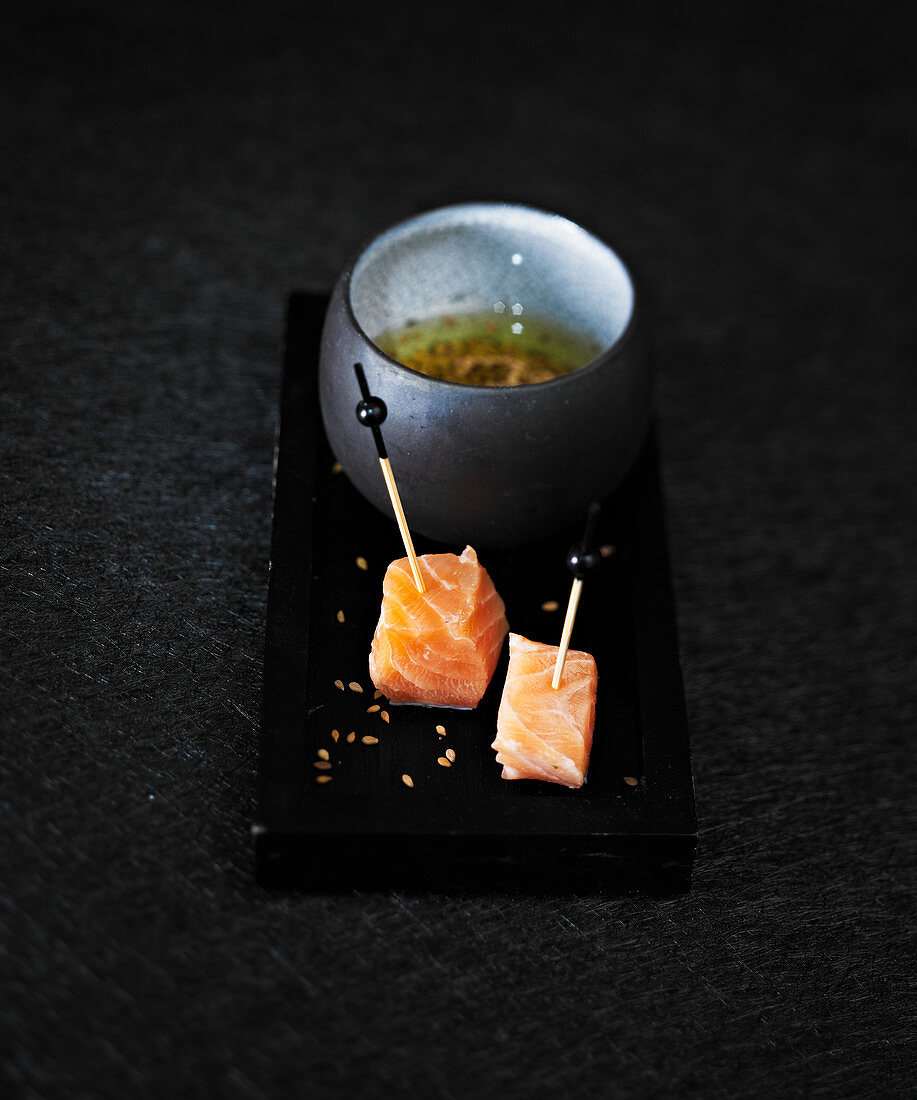 Salmon dips with Japanese sauce