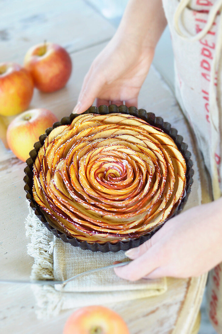 Swirled apple pie