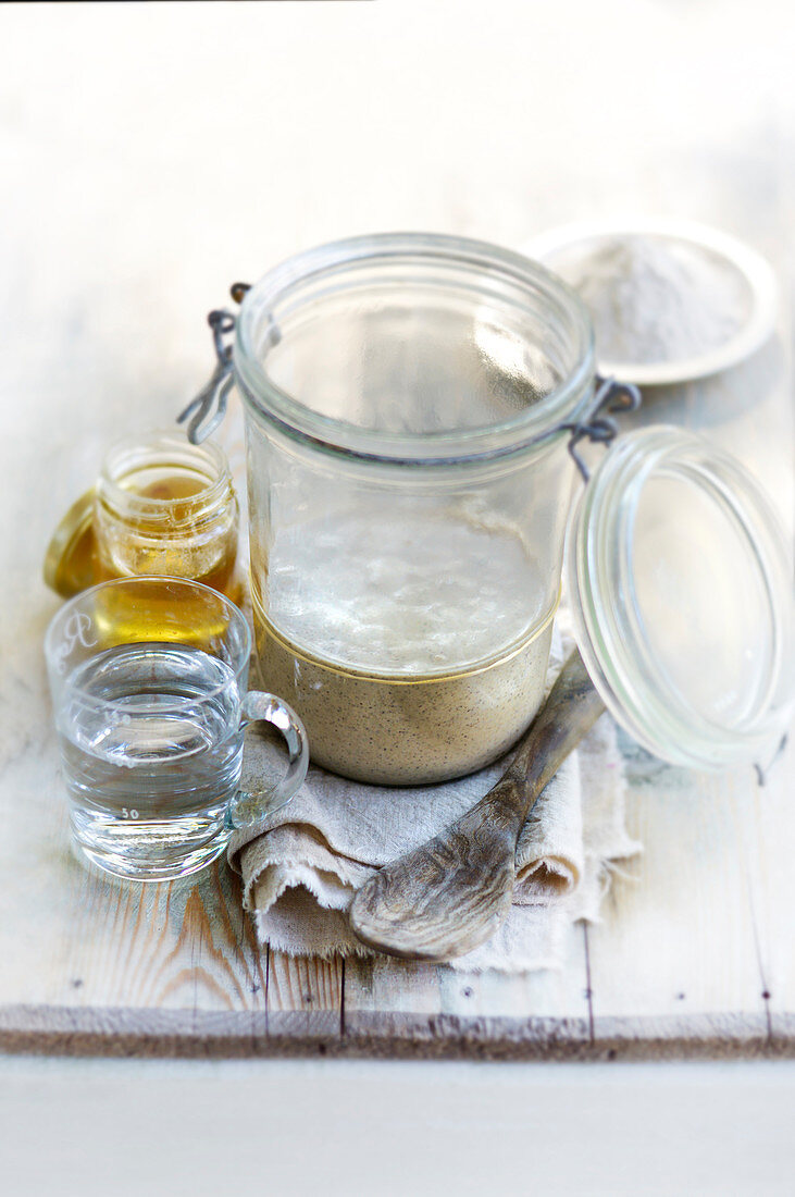 Ingredients to prepare leaven rye bread