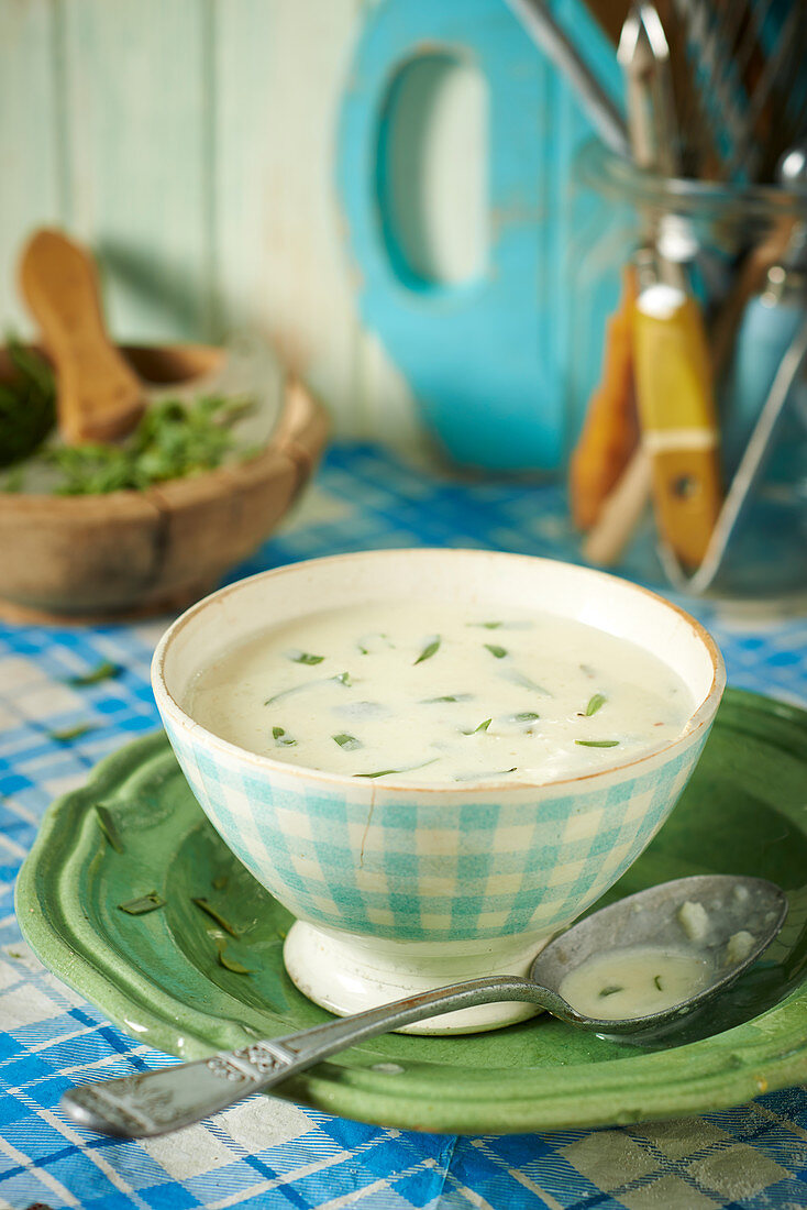 Joghurtsuppe mit Estragon