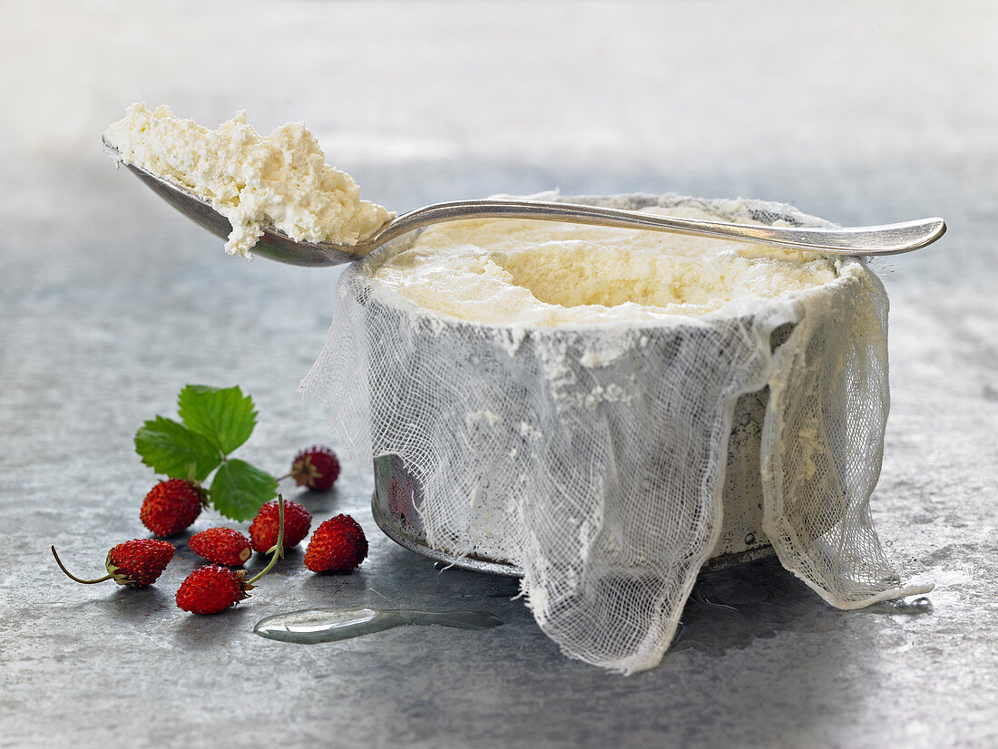 Fontainebleau cheese with strawberries