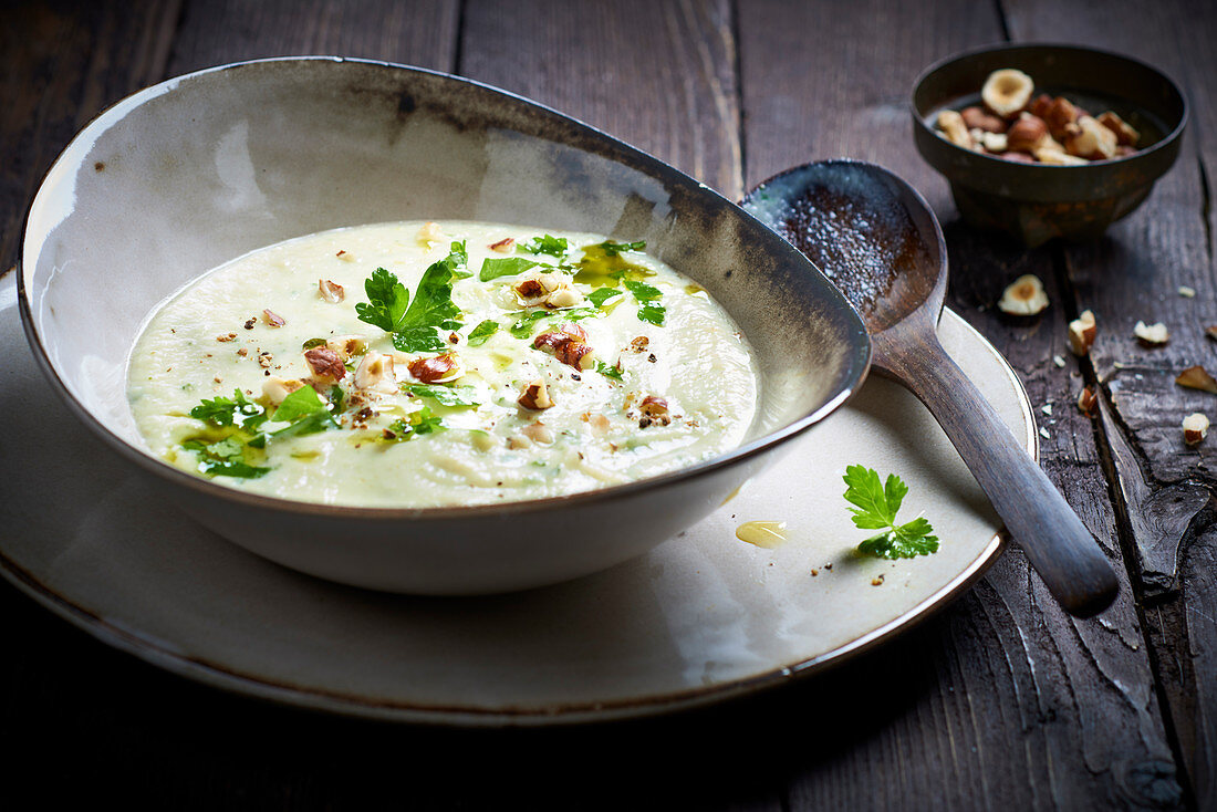 Selleriesuppe mit Haselnussmilch