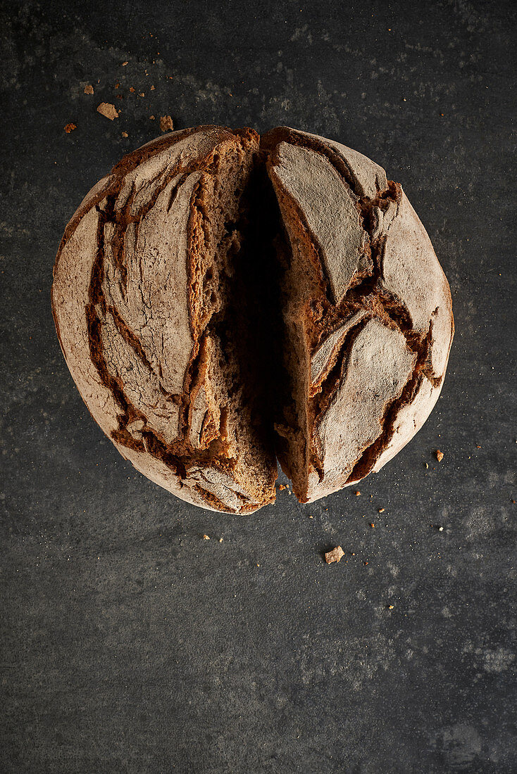 Brown country round loaf