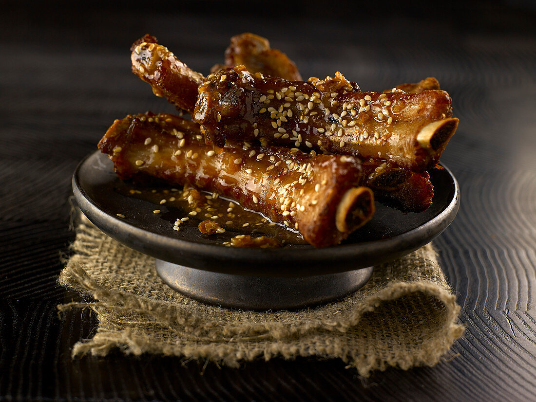 Spare ribs with honey and sesame