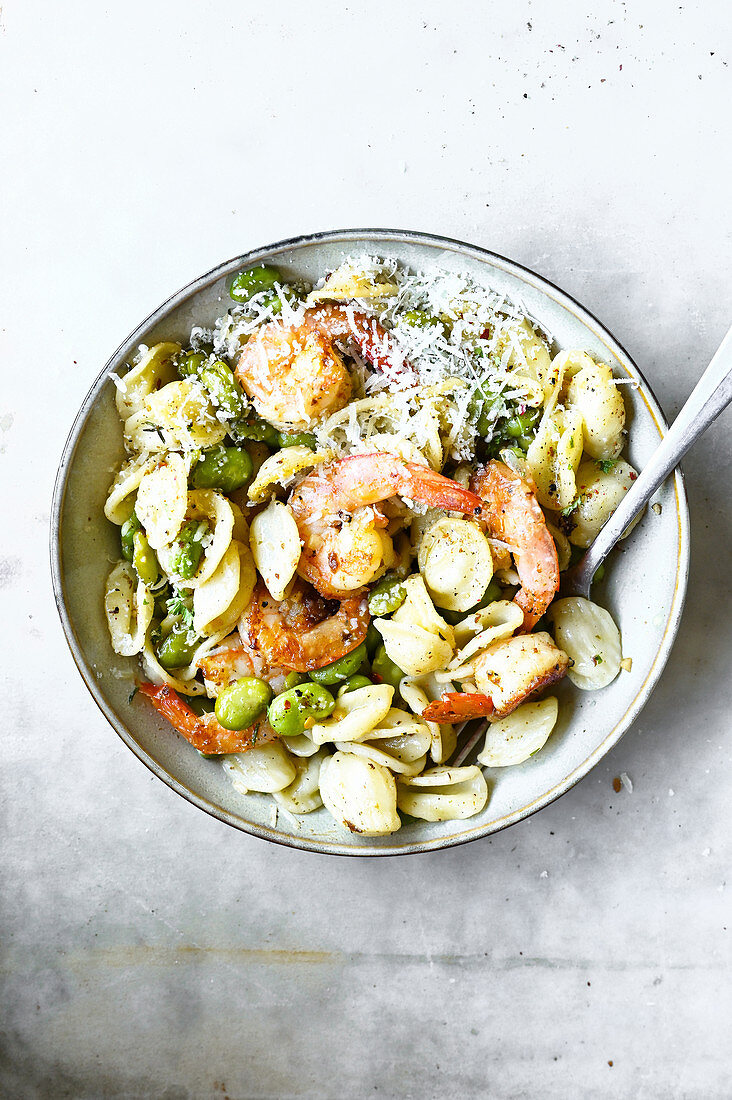 Orecchiette-Salat mit Garnelen und Bohnen