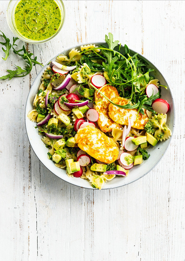 Mixed salad with grilled halloumi, avocado, farfalle with pesto and pink radishes